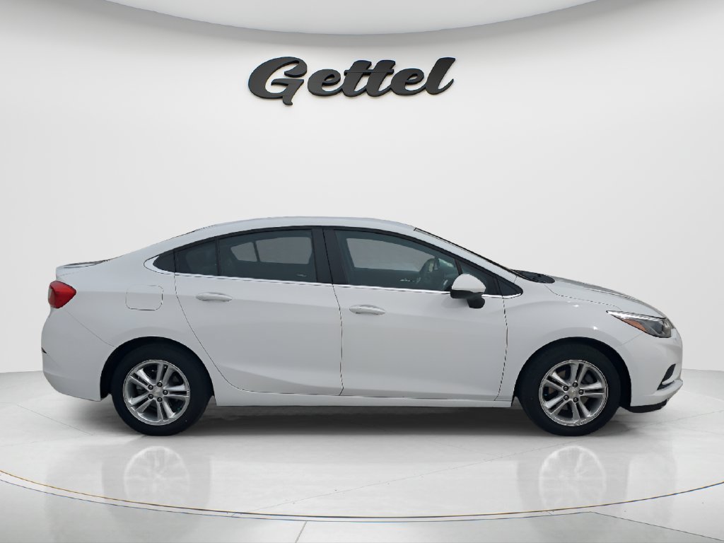 Used 2017 Chevrolet Cruze LT w/ Convenience Package FWD image 4
