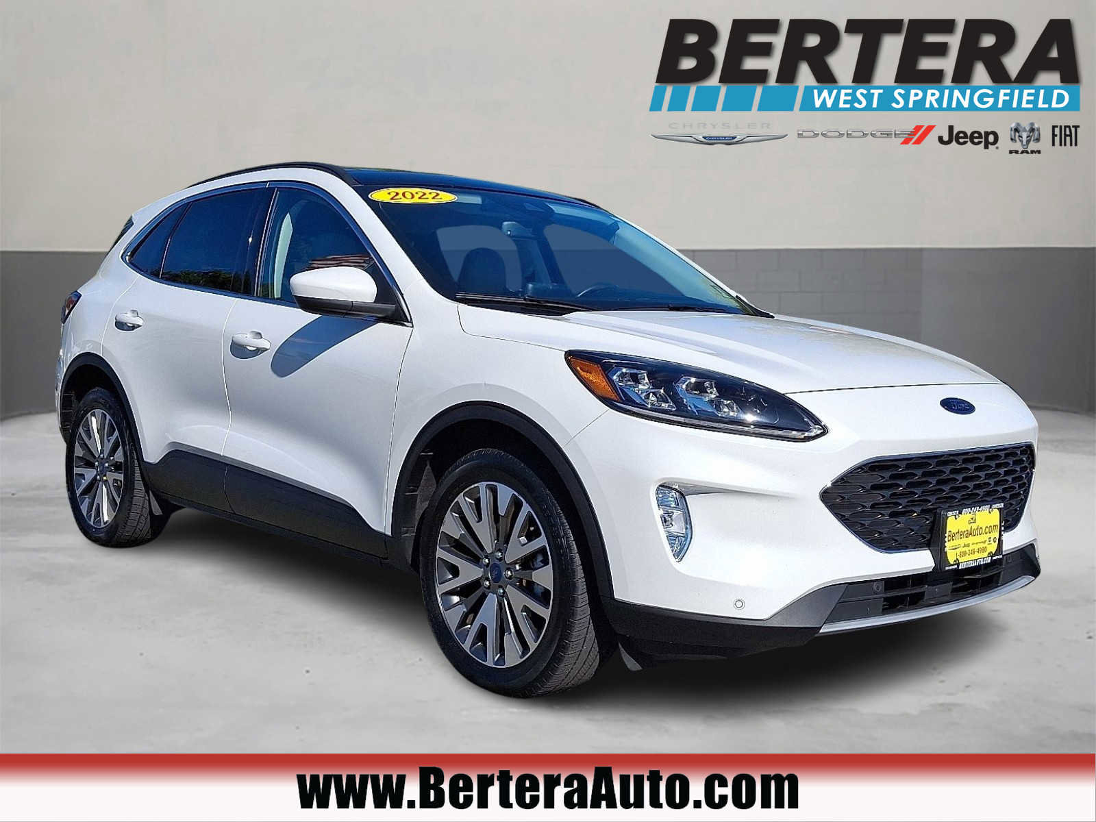 Used 2022 Ford Escape Titanium w/ Class II Trailer Tow Package image 1