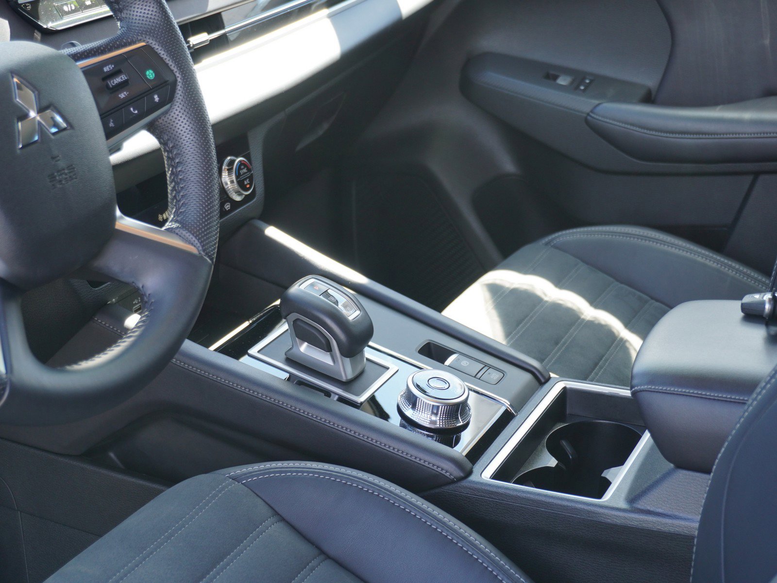 Used 2023 Mitsubishi Outlander SE image 21