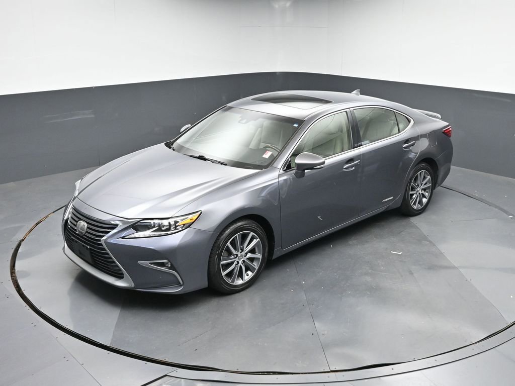 Used 2017 Lexus ES 300h image 32