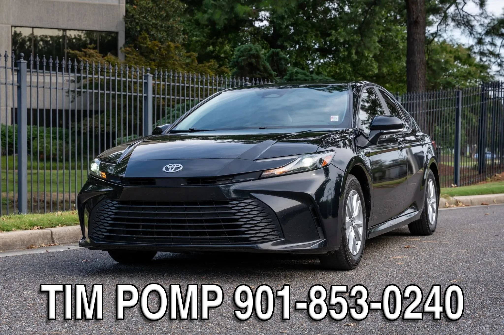 Used 2025 Toyota Camry LE w/ Convenience Package FWD image 2