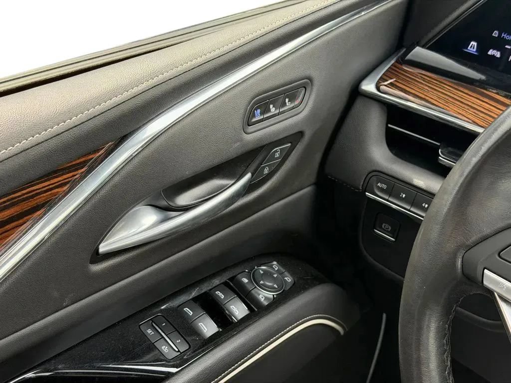 Used 2023 Cadillac Escalade Premium Luxury AWD/4WD image 13