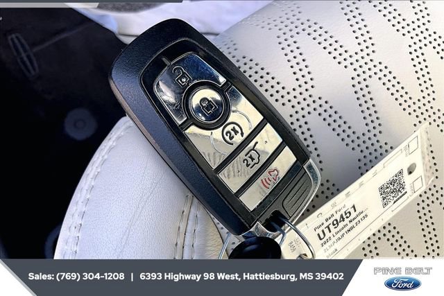 Used 2022 Lincoln Nautilus Black Label w/ Class II Trailer Tow Package image 9