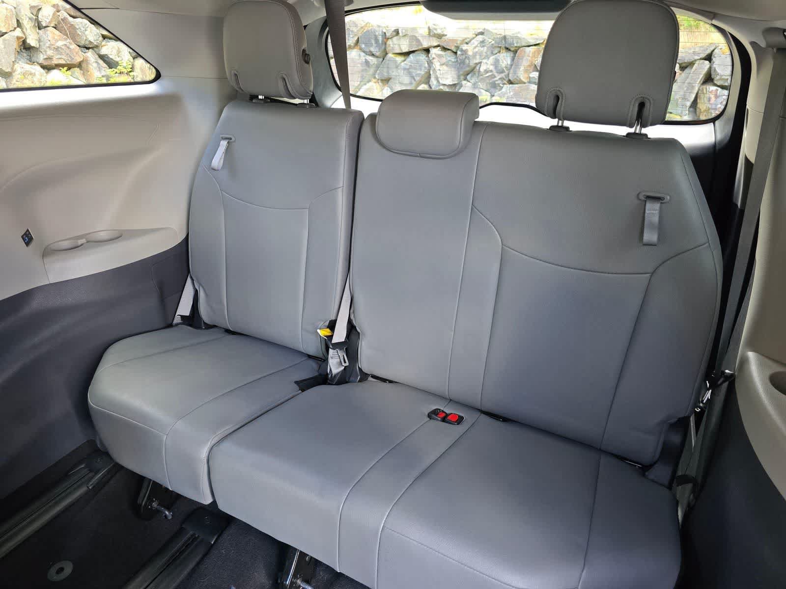 Used 2023 Toyota Sienna XLE AWD/4WD image 25