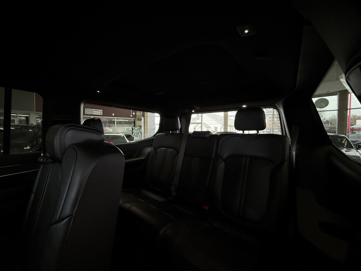 Used 2022 Jeep Wagoneer Series III w/ Premium Group I AWD/4WD image 30