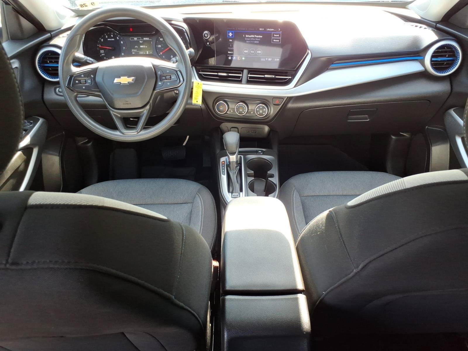 Used 2024 Chevrolet Trax LS w/ LS Convenience Package FWD image 11