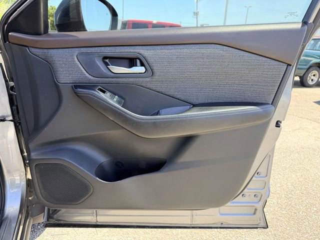 Used 2022 Nissan Rogue SV FWD image 8