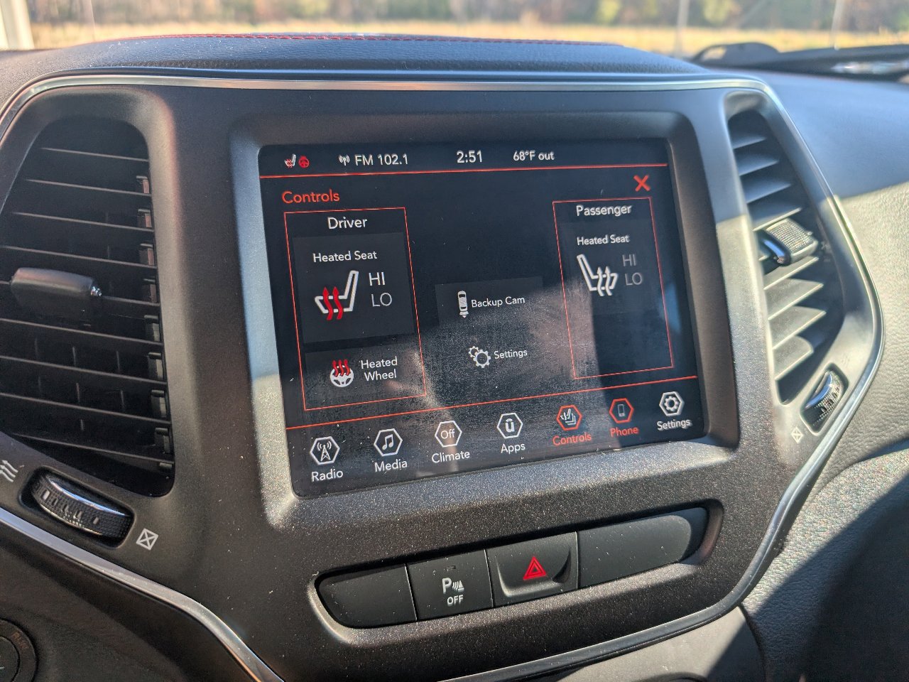 Used 2019 Jeep Cherokee Trailhawk w/ Cold Weather Group image 16