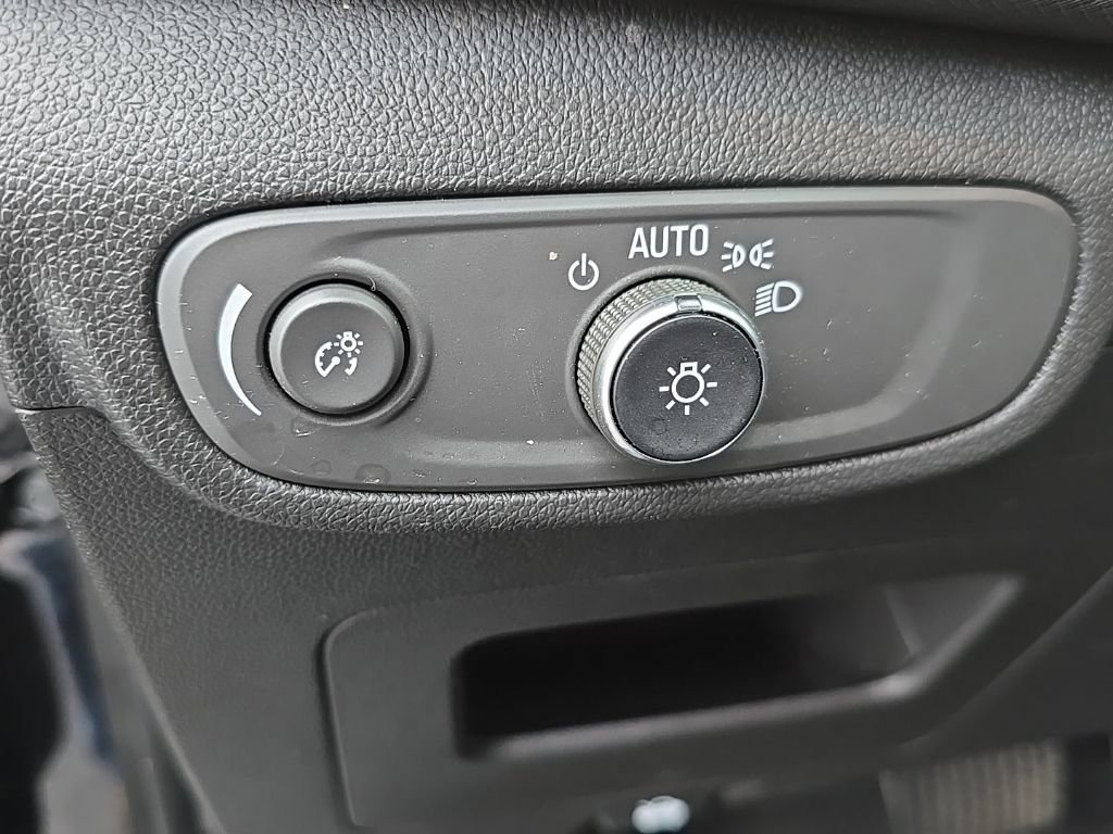 Used 2025 Chevrolet TrailBlazer LT w/ Convenience Package image 19