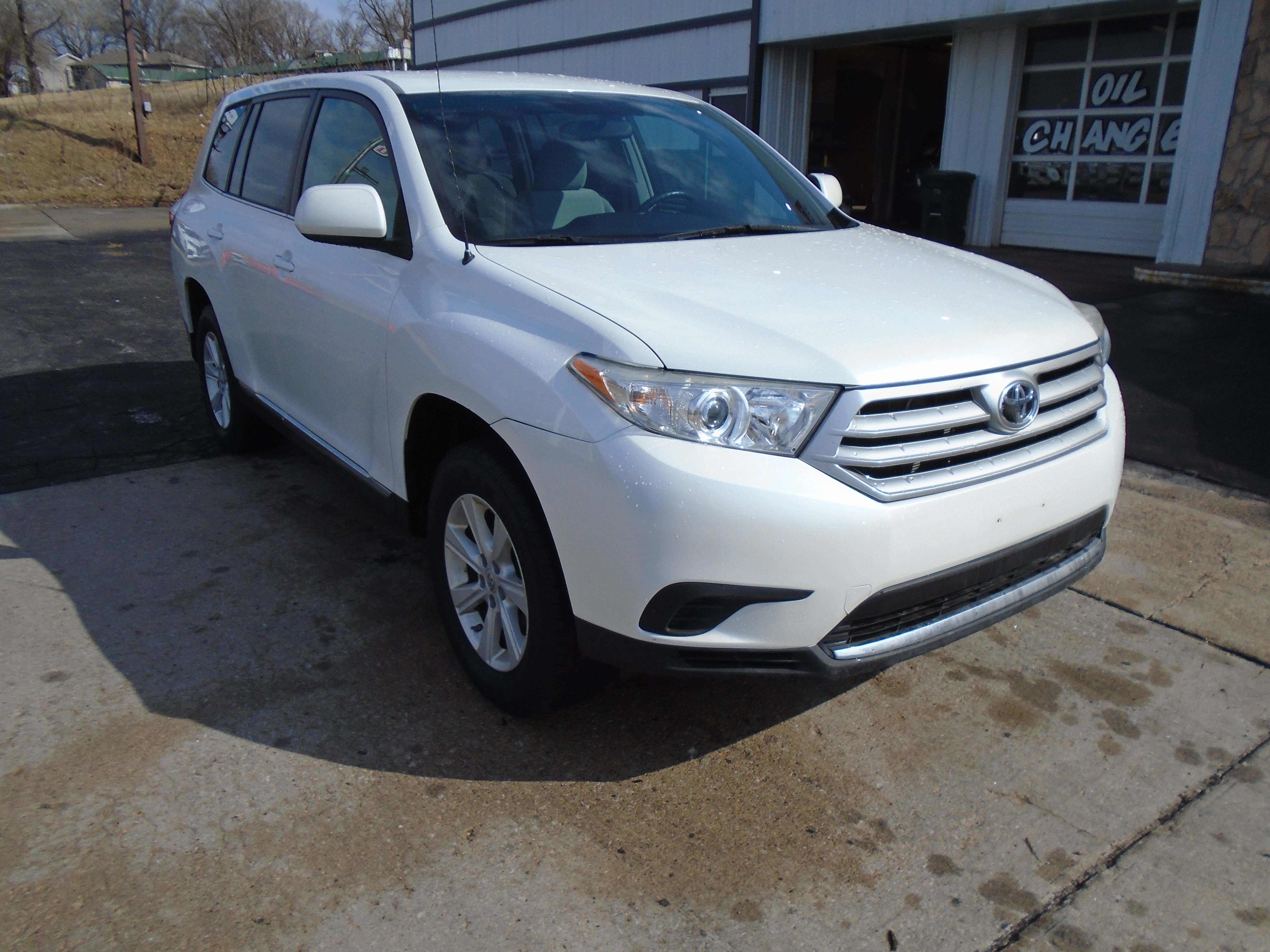 Used 2012 Toyota Highlander FWD w/ Cold Weather Pkg image 8