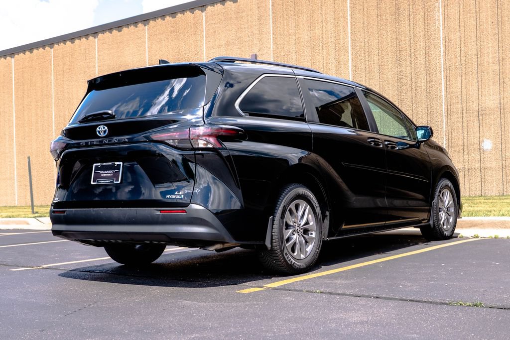Used 2024 Toyota Sienna LE w/ LE Plus Package AWD/4WD image 10