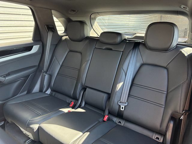Used 2026 Porsche Cayenne AWD/4WD image 24