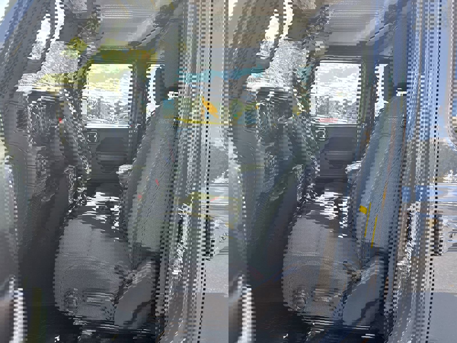 Used 2024 Jeep Wrangler Rubicon image 16