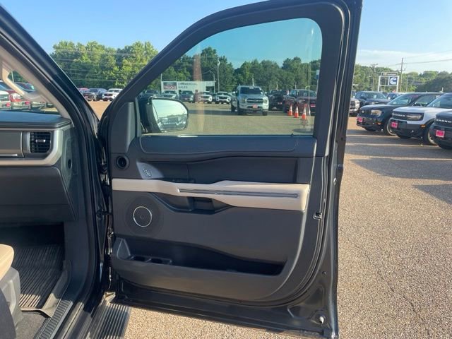 Used 2024 Ford Expedition XLT RWD image 22