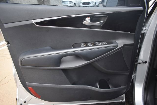 Used 2019 Kia Sorento LX image 16