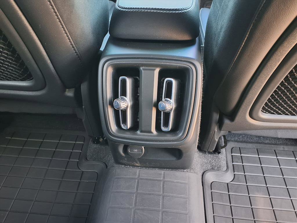 Used 2021 Volvo XC40 T5 R-Design w/ Advanced Package image 16