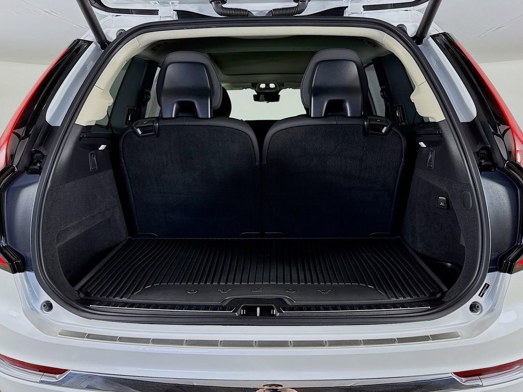 Certified 2026 Volvo XC90 B5 Plus w/ Protection Package image 28