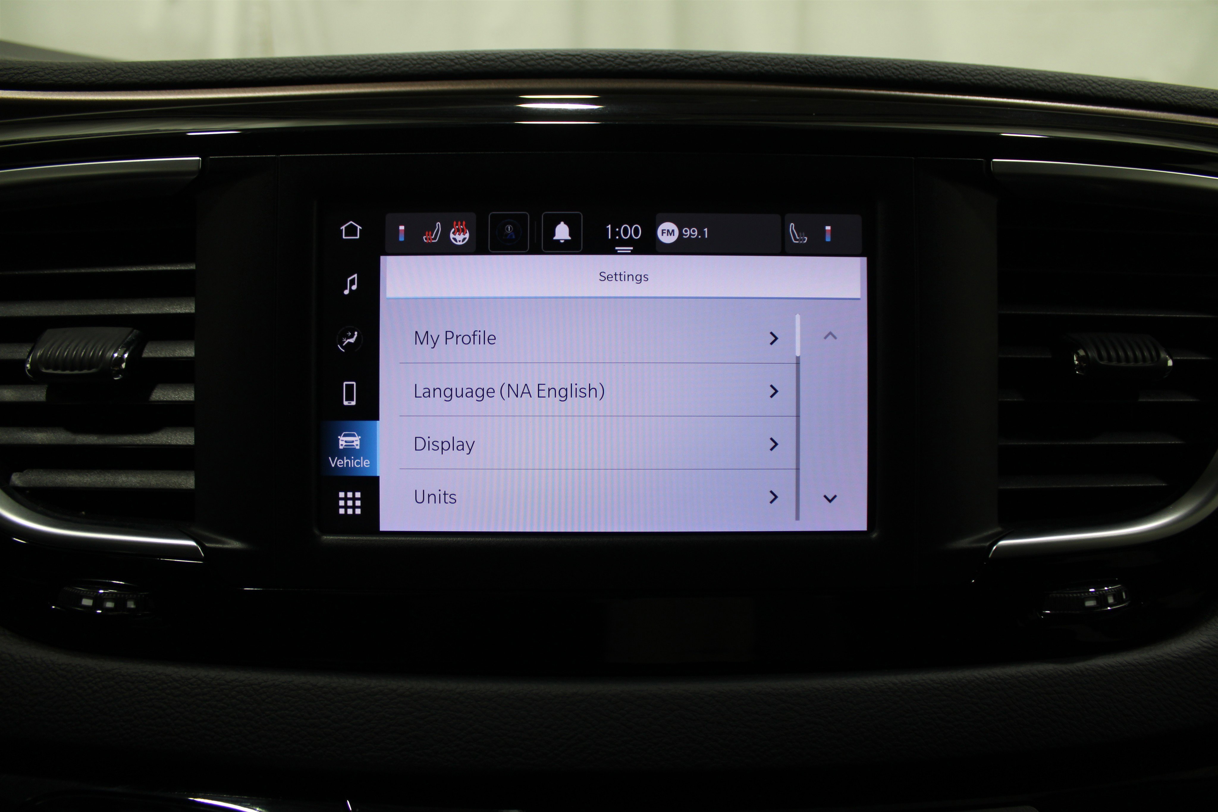 Used 2024 Chrysler Voyager LX image 18