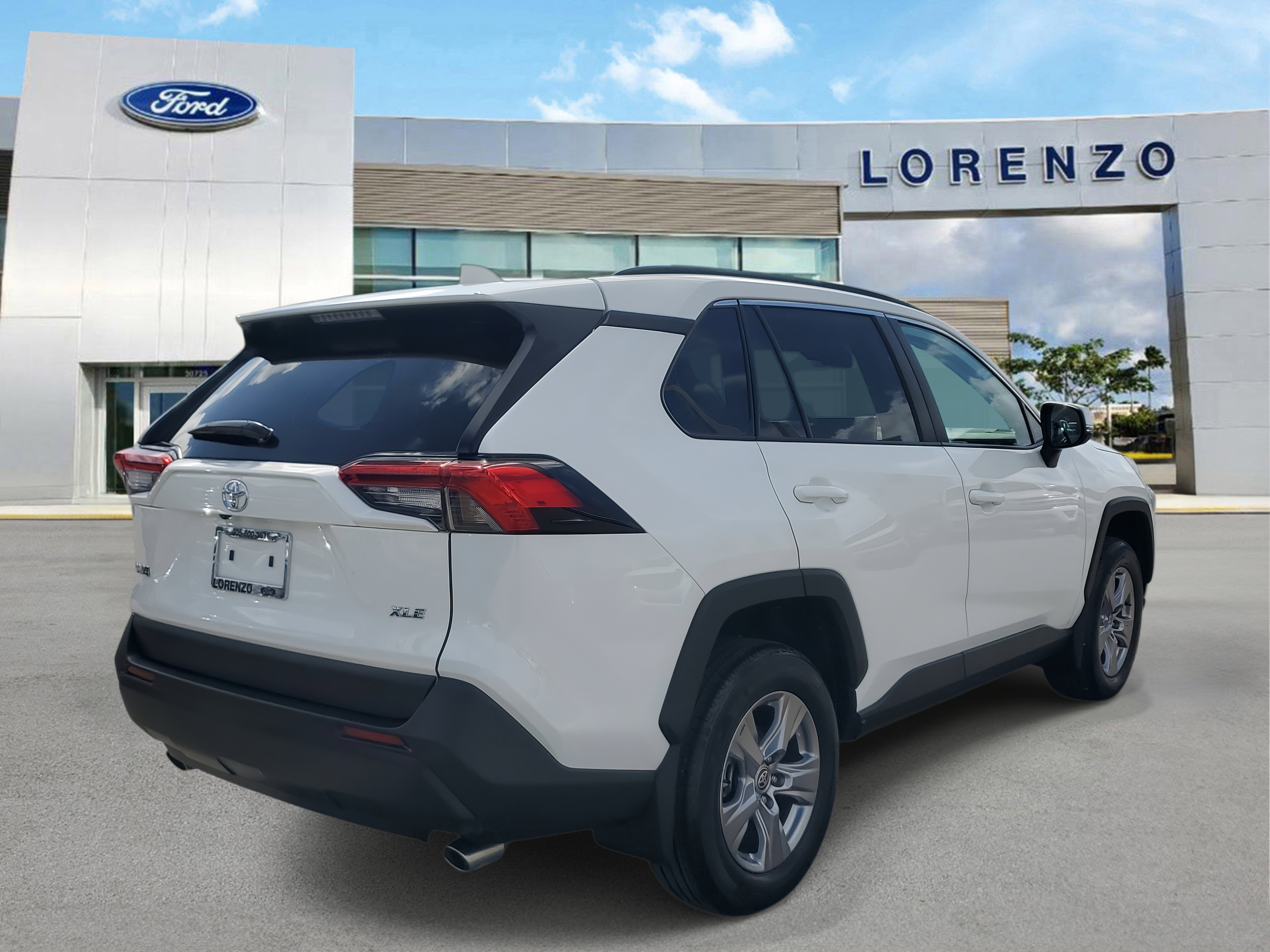 Used 2024 Toyota RAV4 XLE image 5
