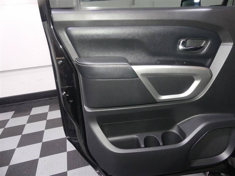 Used 2018 Nissan Titan PRO-4X AWD/4WD image 24
