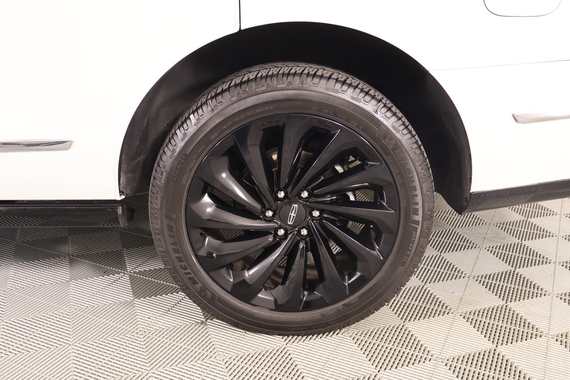 Used 2020 Lincoln Navigator Reserve w/ Equipment Group 208A Reserve RWD image 21