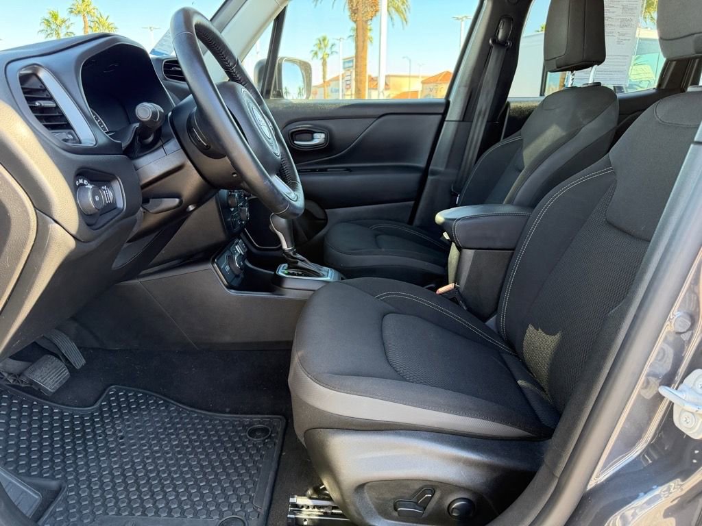 Used 2023 Jeep Renegade Latitude w/ Premium Group image 6