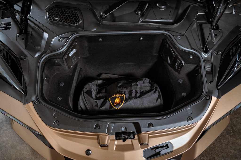 Used 2024 Lamborghini Revuelto AWD/4WD image 41