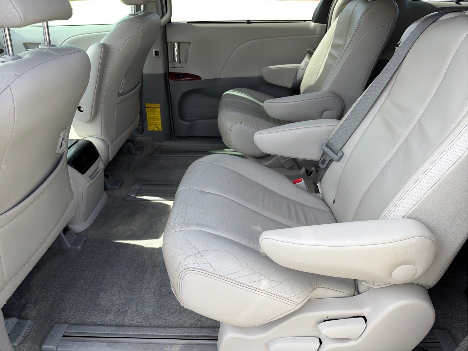 Used 2014 Toyota Sienna XLE FWD image 10