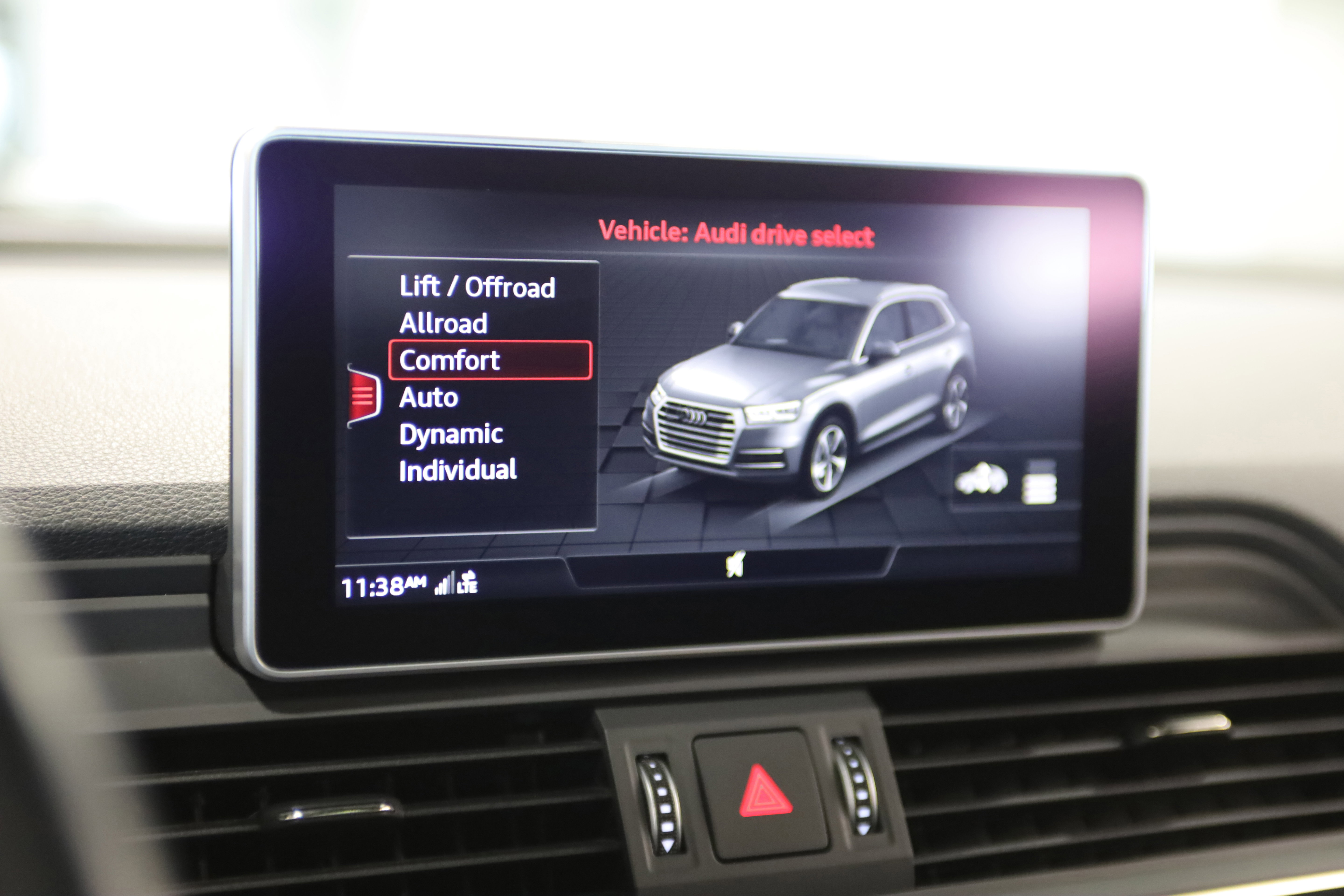 Used 2018 Audi SQ5 Prestige w/ Prestige Package AWD/4WD image 28
