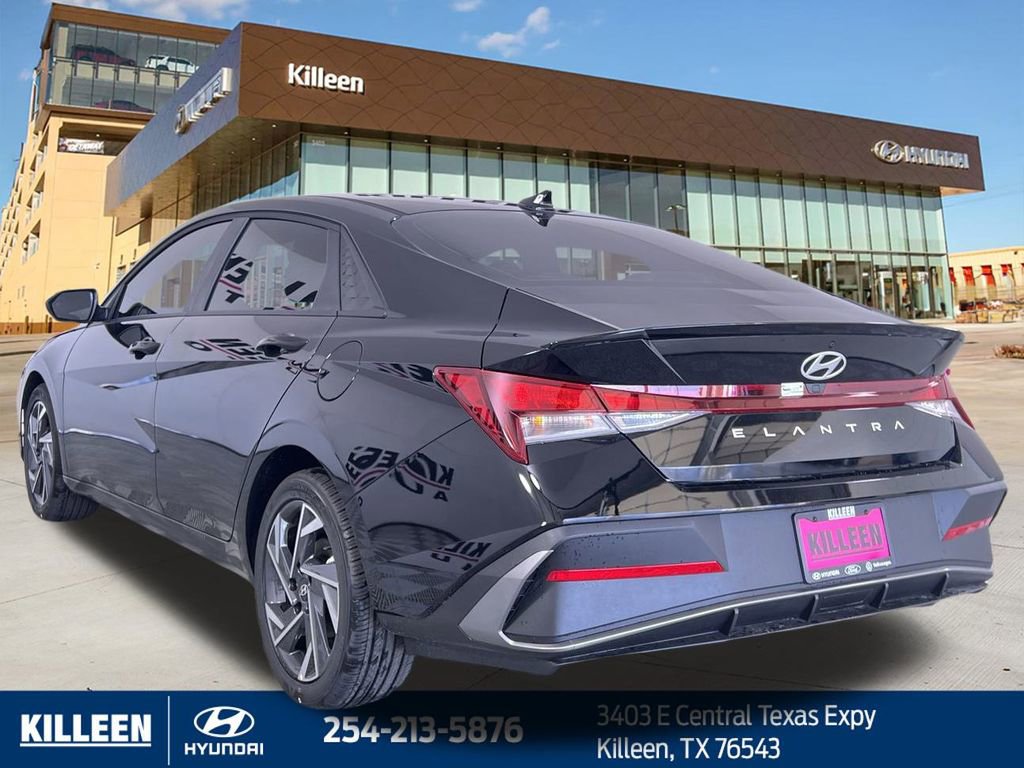 Used 2025 Hyundai Elantra Sport FWD image 6