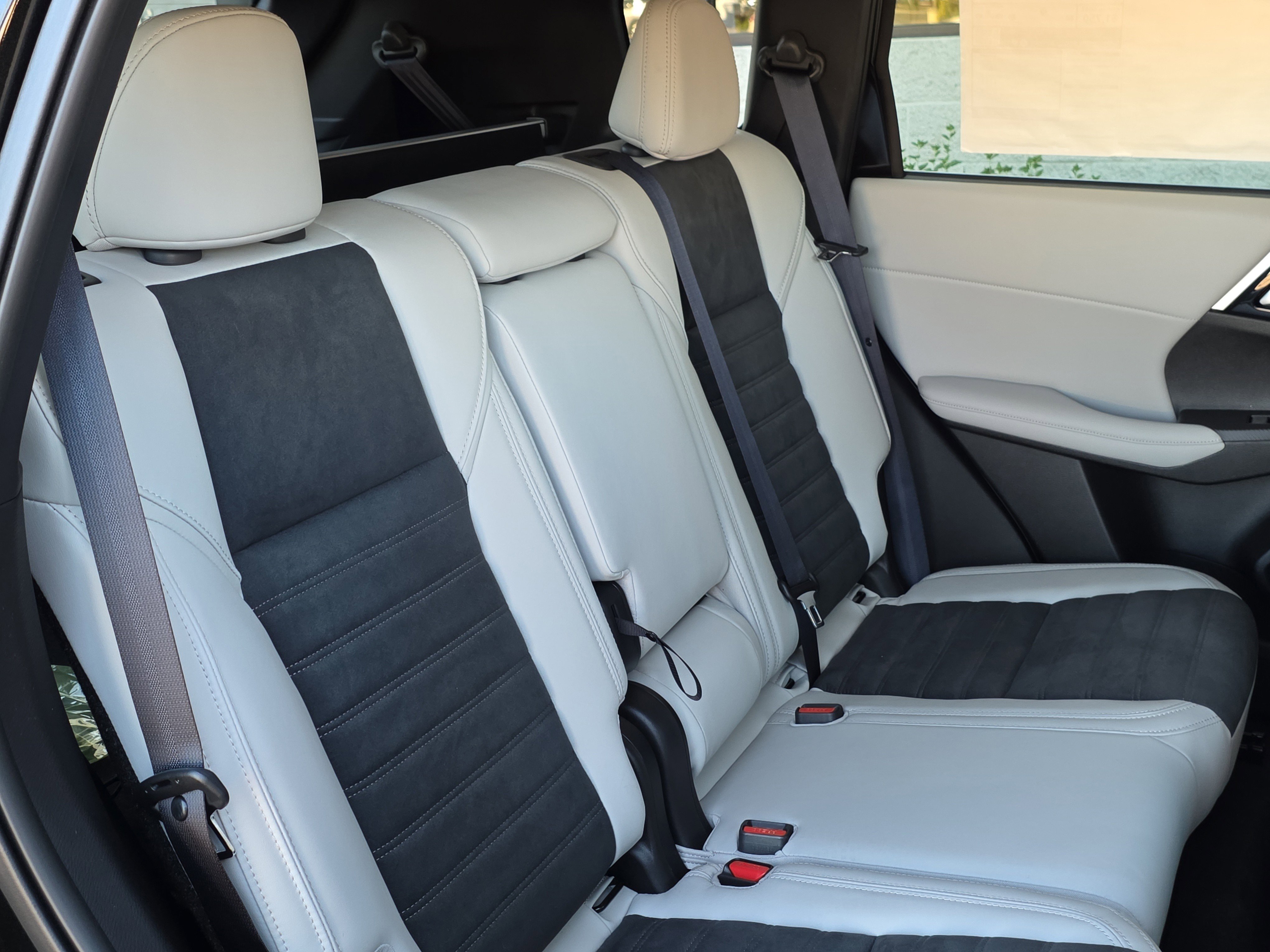 New 2026 Mitsubishi Outlander SE image 30