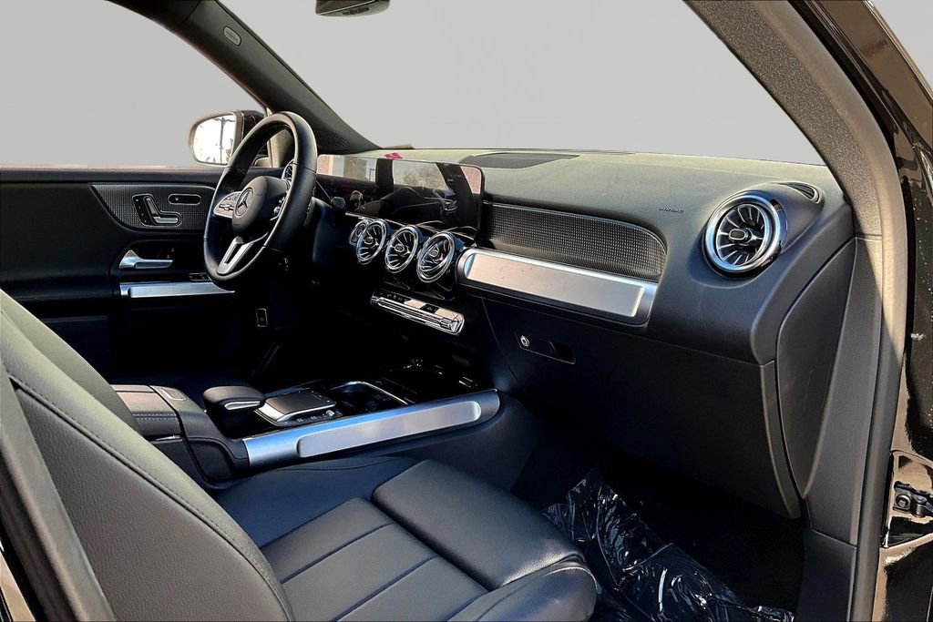 Used 2023 Mercedes-Benz GLB 250 image 25