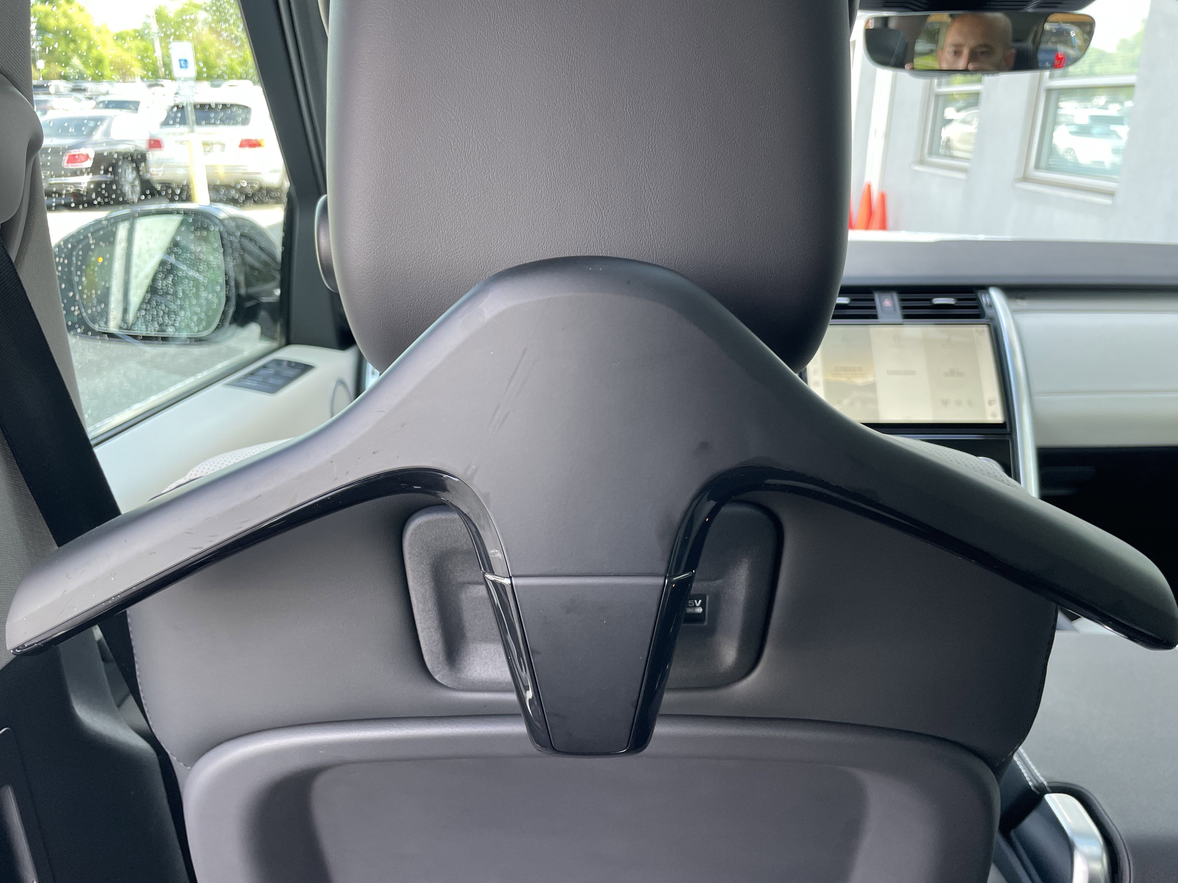 Used 2025 Land Rover Discovery Dynamic SE AWD/4WD image 32