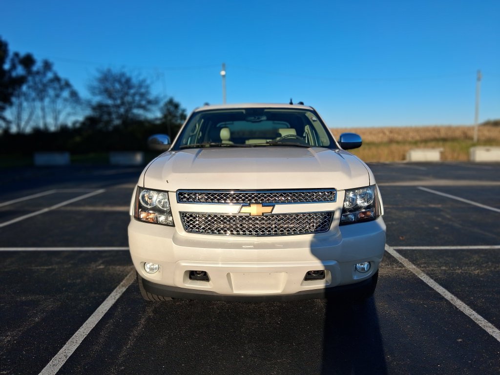 Used 2012 Chevrolet Avalanche LTZ AWD/4WD image 3