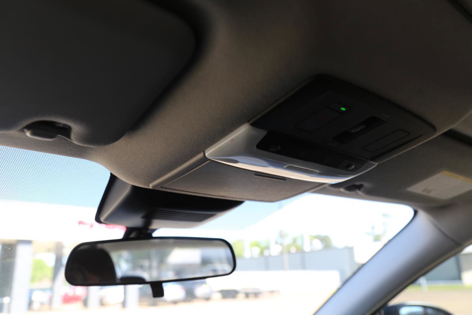 Used 2025 Nissan Sentra SR w/ SR Premium Package image 18