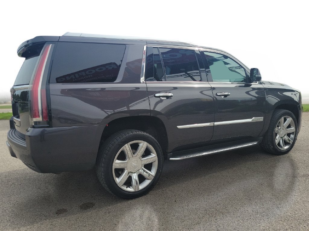 Used 2017 Cadillac Escalade Luxury AWD/4WD image 4