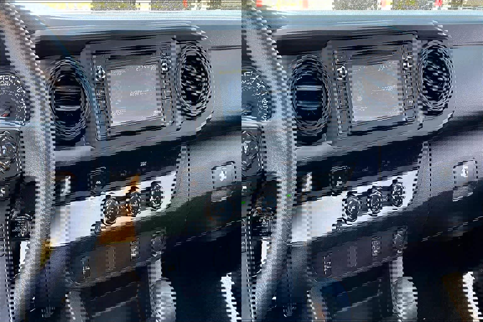 Used 2018 Toyota Tacoma SR image 7