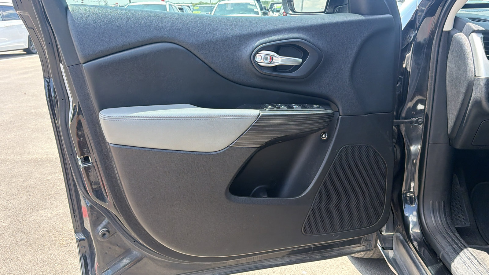 Used 2014 Jeep Cherokee Limited FWD image 9