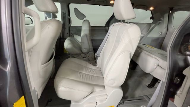 Used 2012 Toyota Sienna XLE FWD image 15
