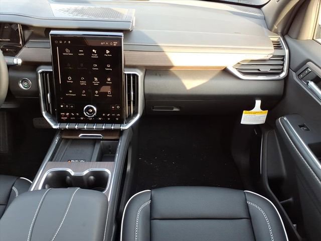 New 2026 GMC Acadia Denali w/ Super Cruise Package image 19