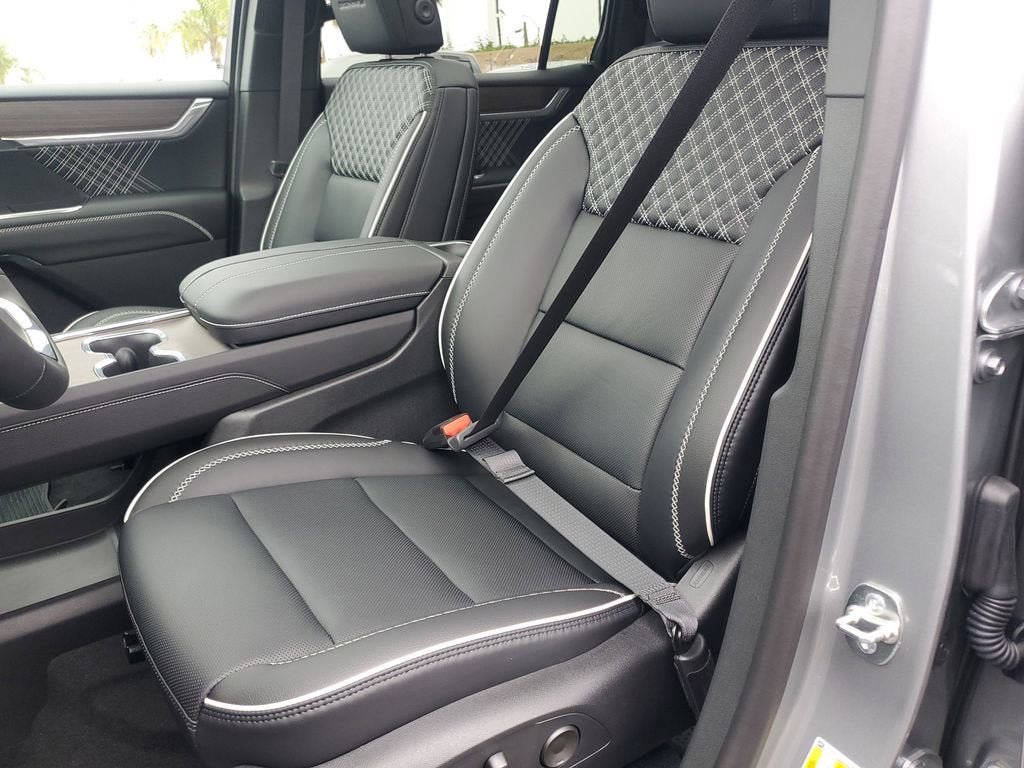 New 2026 GMC Acadia Denali w/ Super Cruise Package FWD image 9