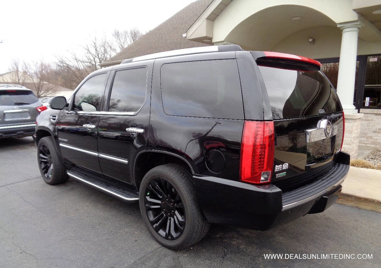 Used 2012 Cadillac Escalade Luxury image 4