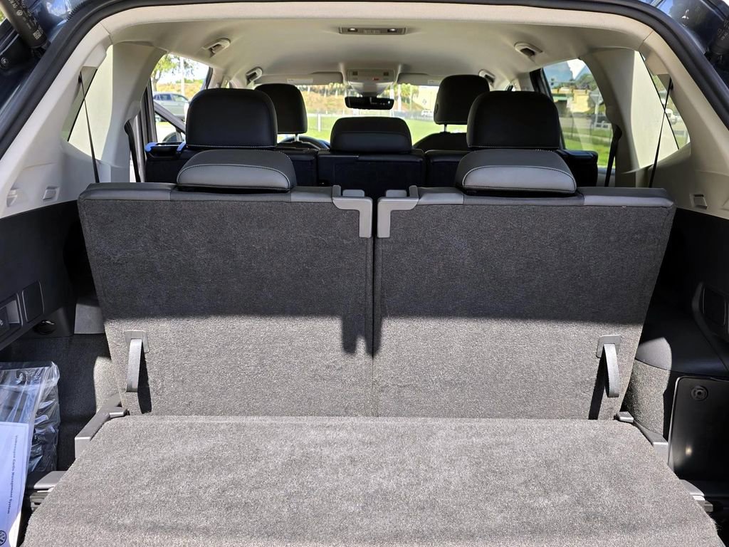 Used 2024 Volkswagen Tiguan SE image 31