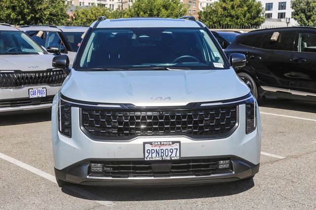 Used 2025 Kia Carnival SX Prestige image 3