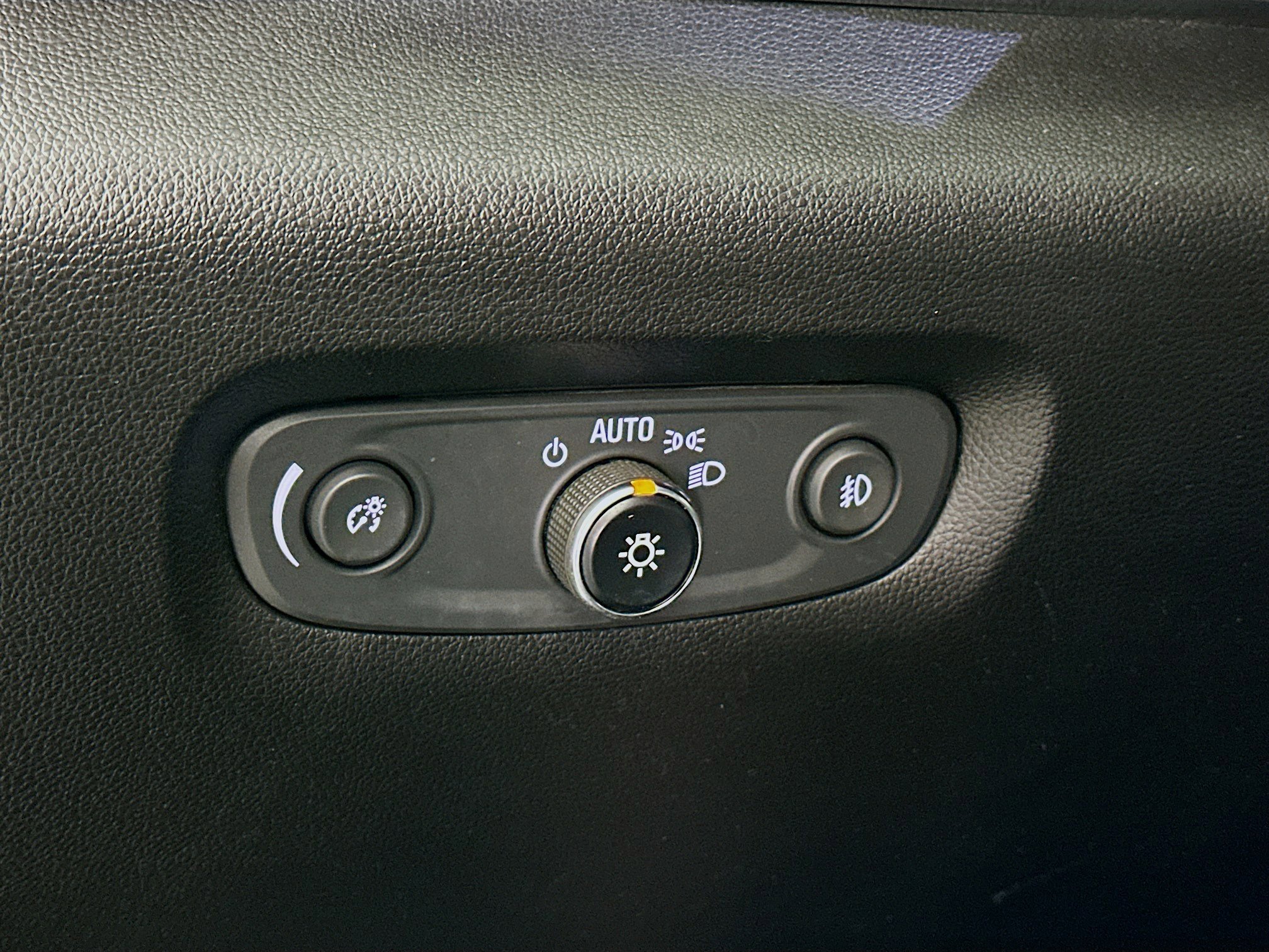 Used 2018 Chevrolet Traverse Premier image 17