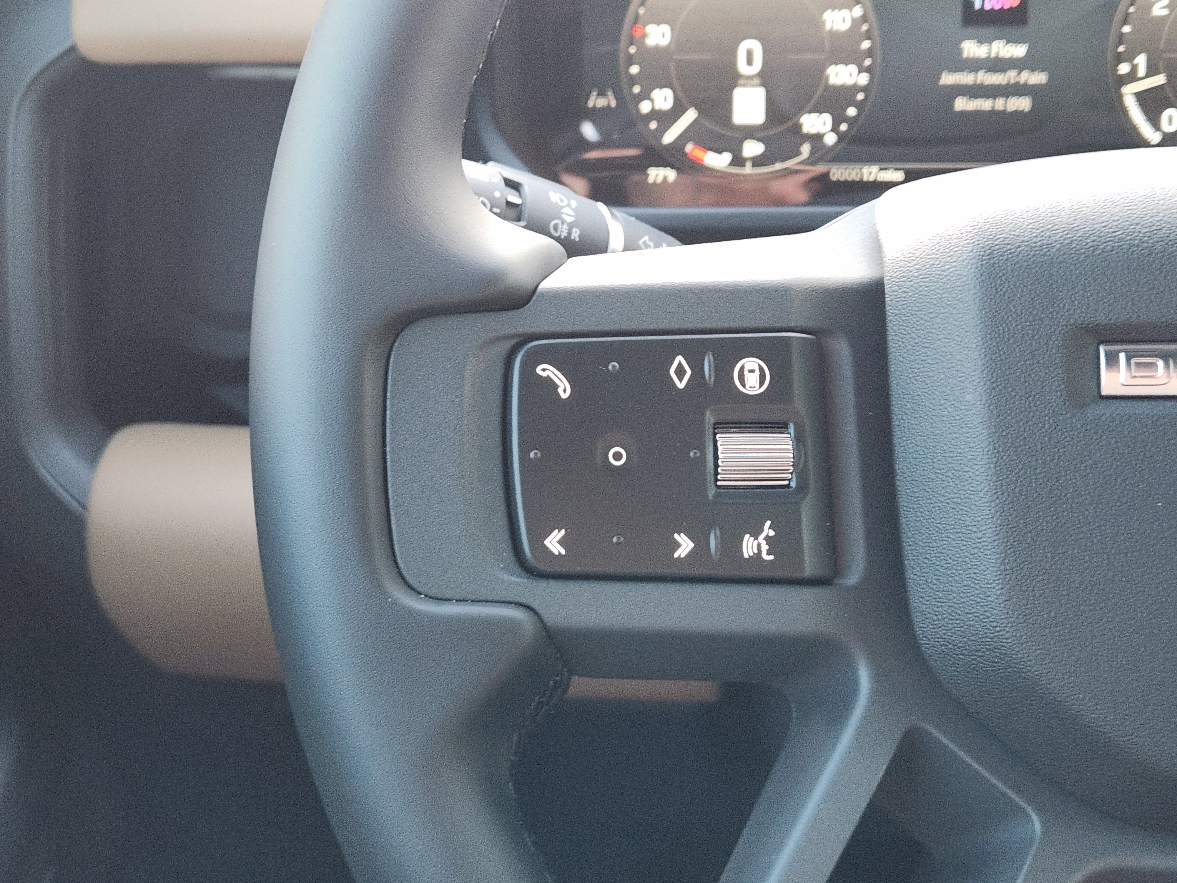 New 2026 Land Rover Defender 110 X-Dynamic SE image 28
