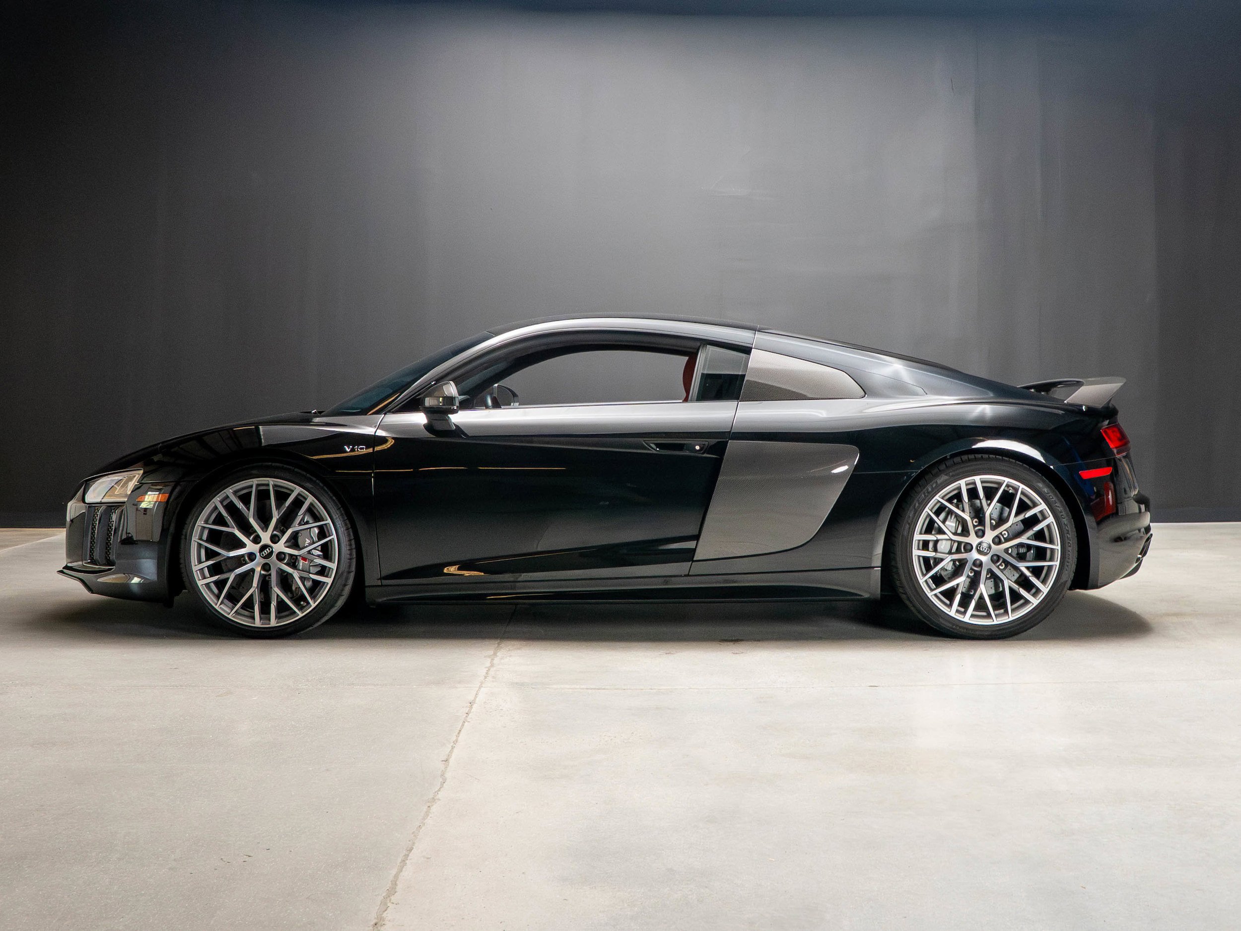 Used 2017 Audi R8 V10 plus AWD/4WD image 2
