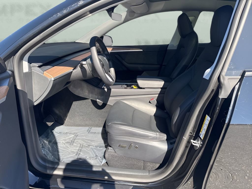 Used 2025 Tesla Model Y Long Range RWD image 9