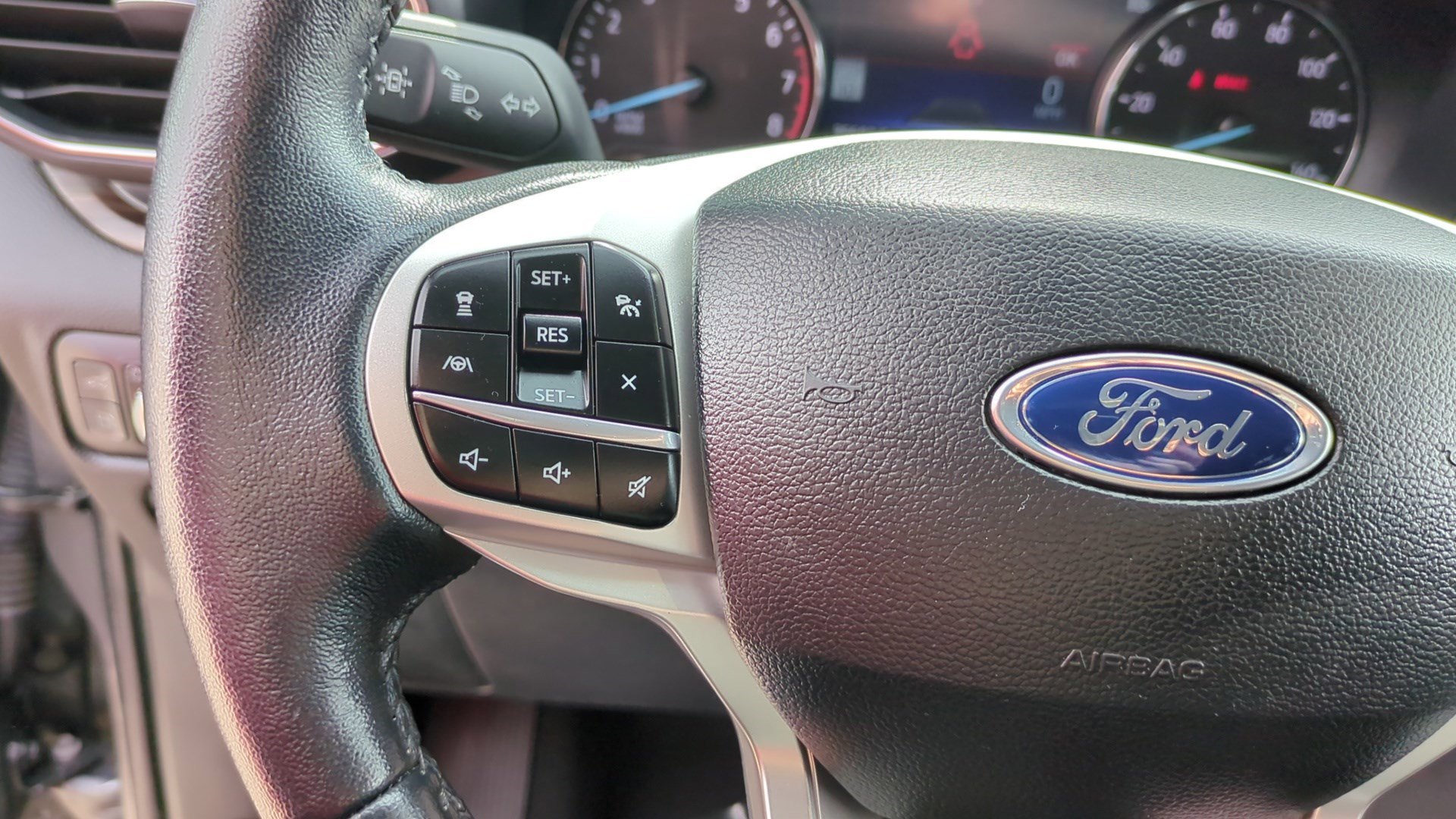 Used 2023 Ford Explorer Limited image 17