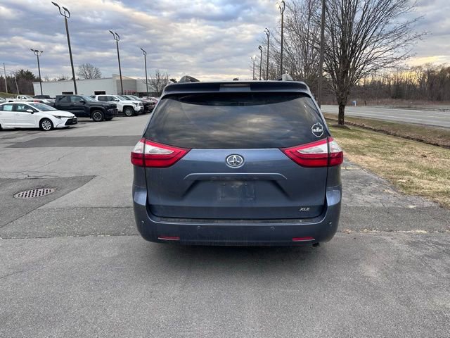Used 2017 Toyota Sienna XLE Premium image 4